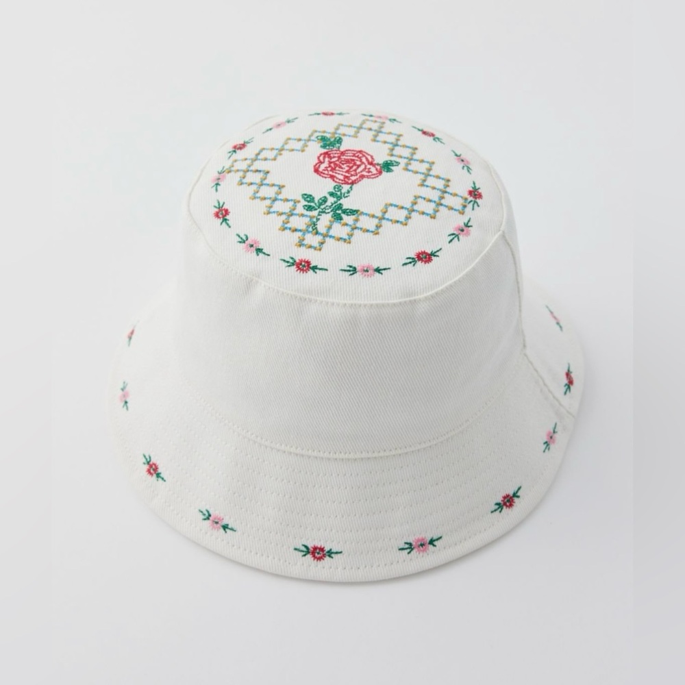 UO embroidered rose bucket hat - Picture 4 of 4